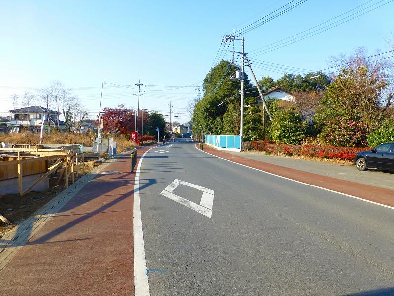 Local photos, including front road. Local (12 May 2013) Shooting