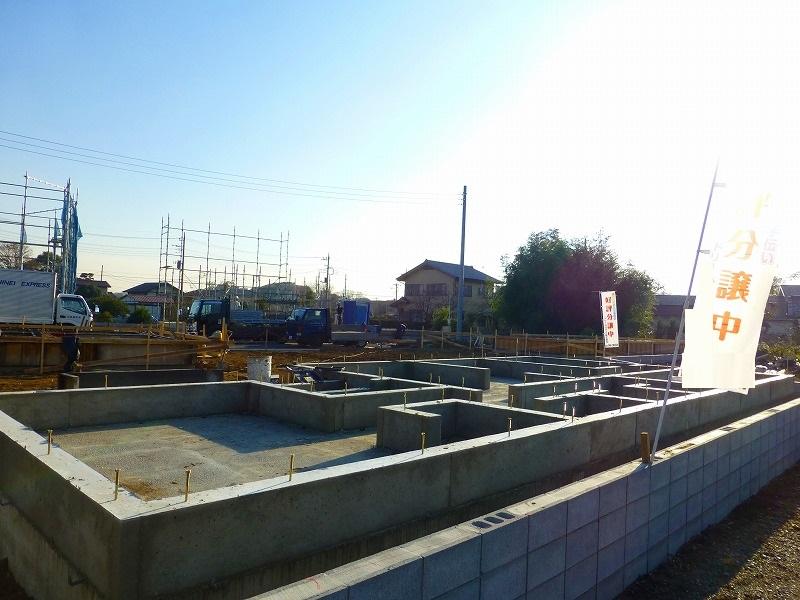 Local appearance photo. Because there is adjacent land building and the distance, Ventilation good