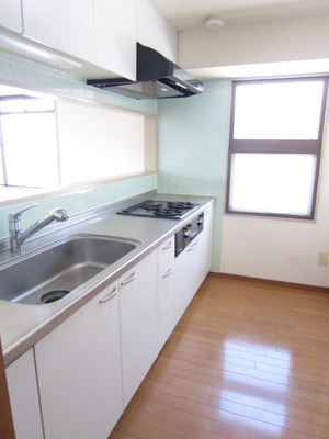 Kitchen. You can enjoy leisurely meals in the kitchen