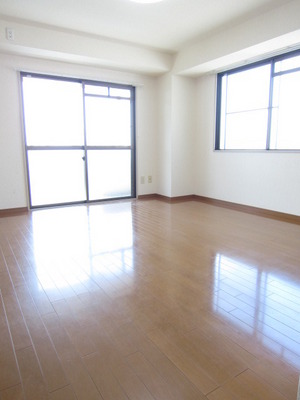 Living and room. About 14 Pledge of LDK, please visit us