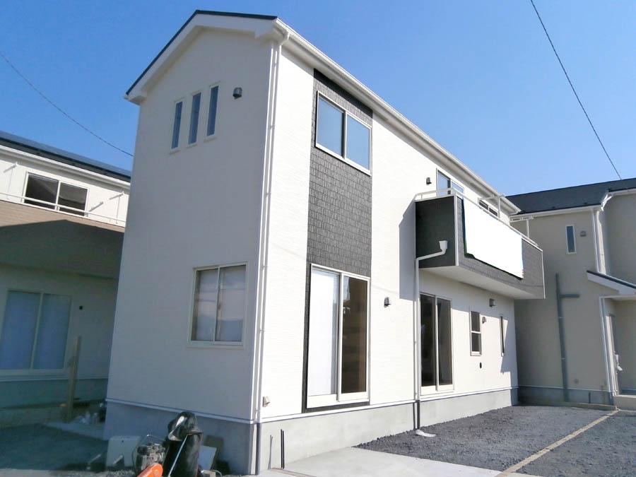 Local photos, including front road. Building 2 Was building completed. Such as the actual image from per yang, We have to wait all the time so you can see directly.