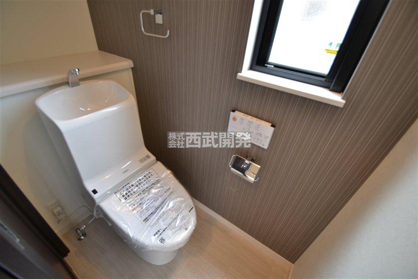 Toilet. Indoor (12 May 2013) Shooting