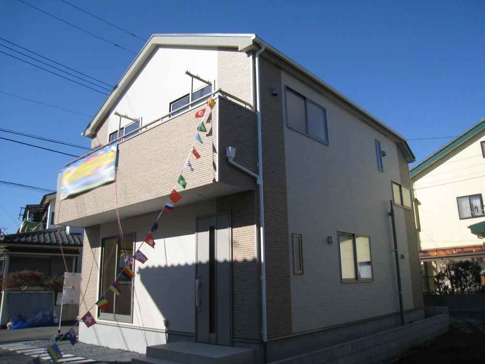 Local appearance photo. Local (12 May 2013) Shooting