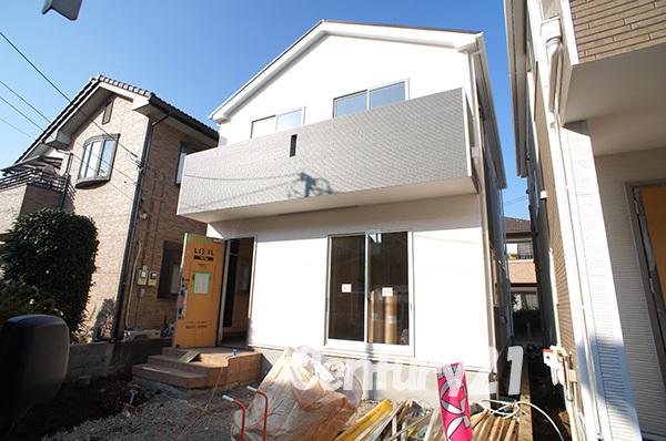 Local appearance photo. 1 Building