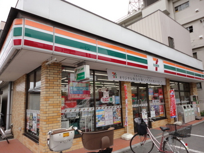 Convenience store. Seven-Eleven (convenience store) to 200m