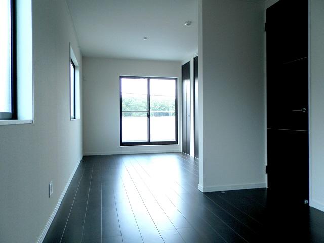 Non-living room. 2 Kaiyoshitsu two-door, one-room possible partition in accordance with the change of lifestyle.