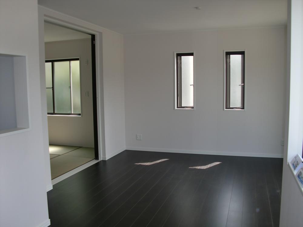 Living. It overlooks face-to-face kitchen to living room, Also impetus conversation of family. Two parking-friendly car.