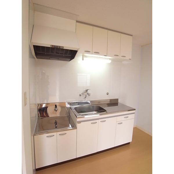 Kitchen. Gas stove can be installed