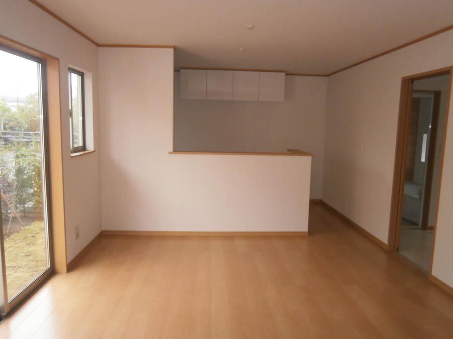 Living. Was building completed. Such as the actual image from per yang, We have to wait all the time so you can see directly.