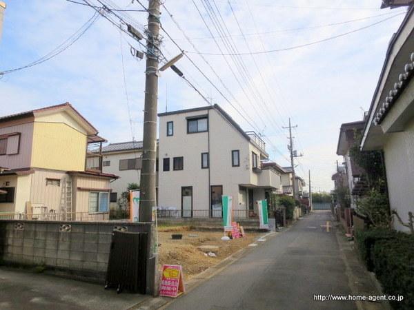 Local photos, including front road. It is safe to traffic less