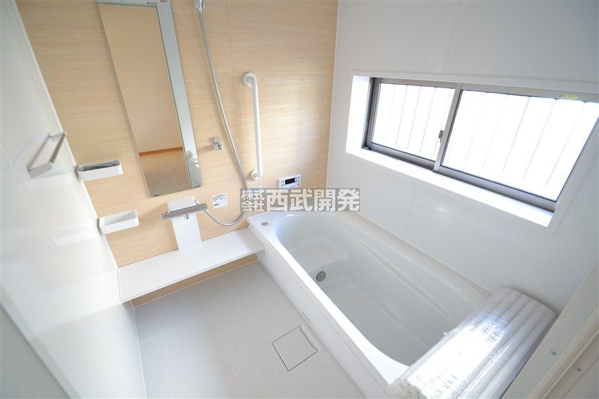 Bathroom. E Building (November 2013) Shooting