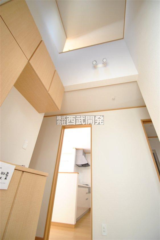 Entrance. C Building (December 2013) Shooting