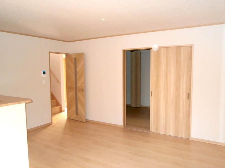 Living. Was building completed. Such as the actual image from per yang, We have to wait all the time so you can see directly.