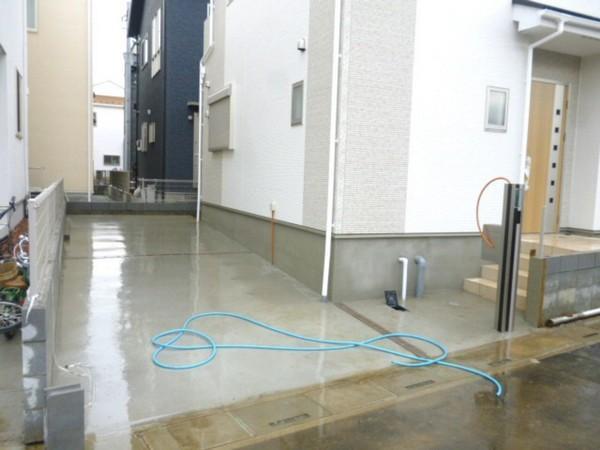 Parking lot. Local (11 May 2013) Shooting