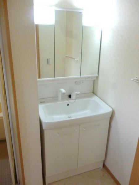 Wash basin, toilet. Indoor (11 May 2013) Shooting