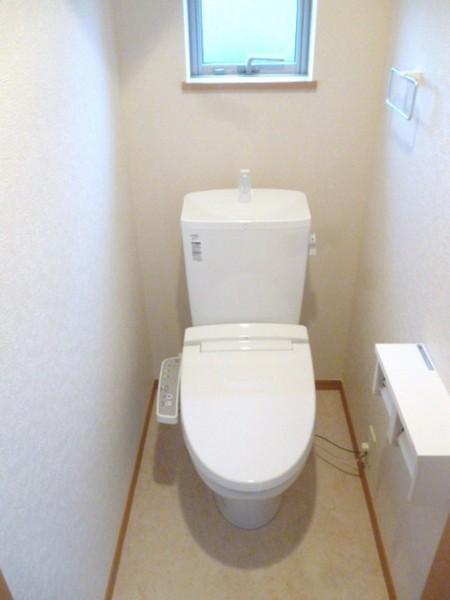 Toilet. Indoor (11 May 2013) Shooting