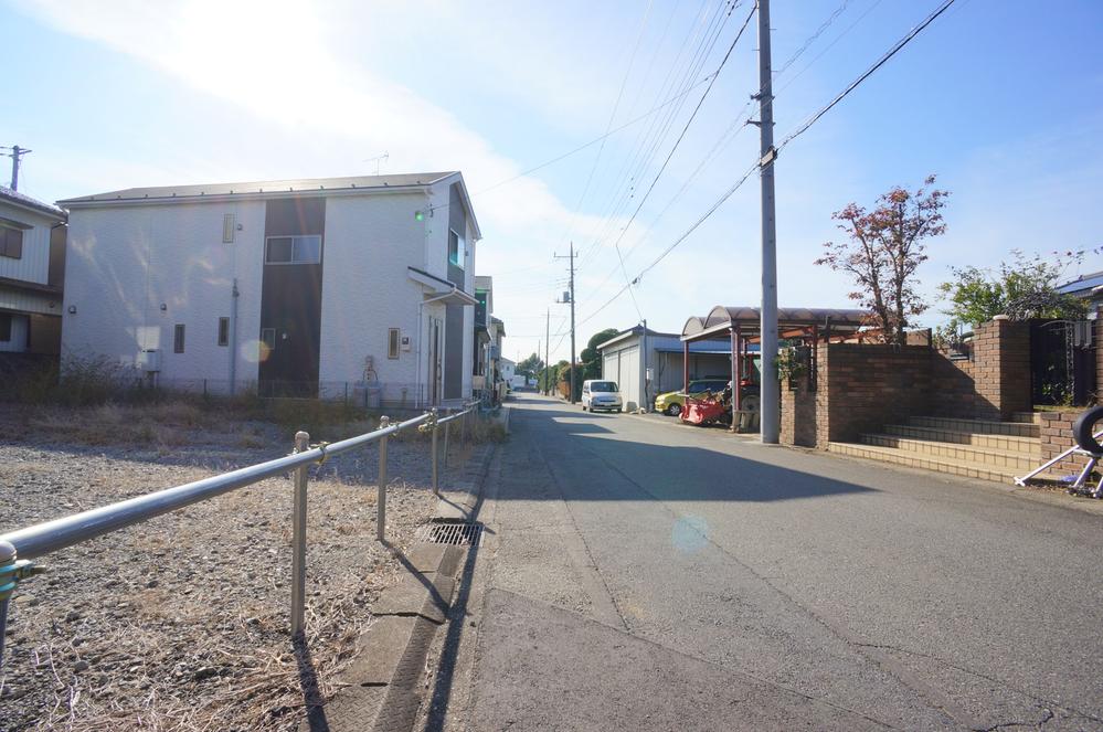 Local photos, including front road. Local (12 May 2015) Shooting