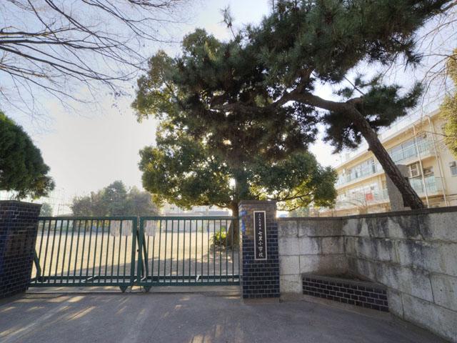 Primary school. 475m until the Saitama Municipal Shichiri Elementary School