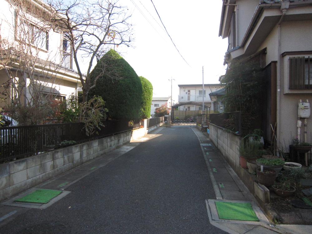 Local photos, including front road. Frontal road ☆ 