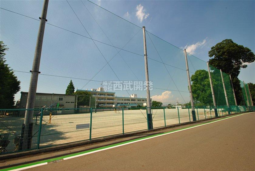 Primary school. Haruoka until elementary school 210m