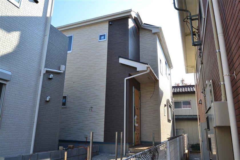 Local appearance photo. 1 Building front