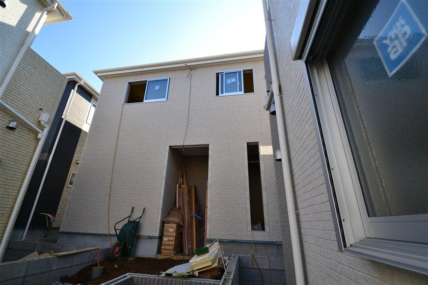 Local appearance photo. Building 3