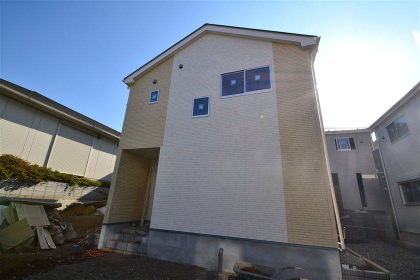 Local appearance photo. 4 Building