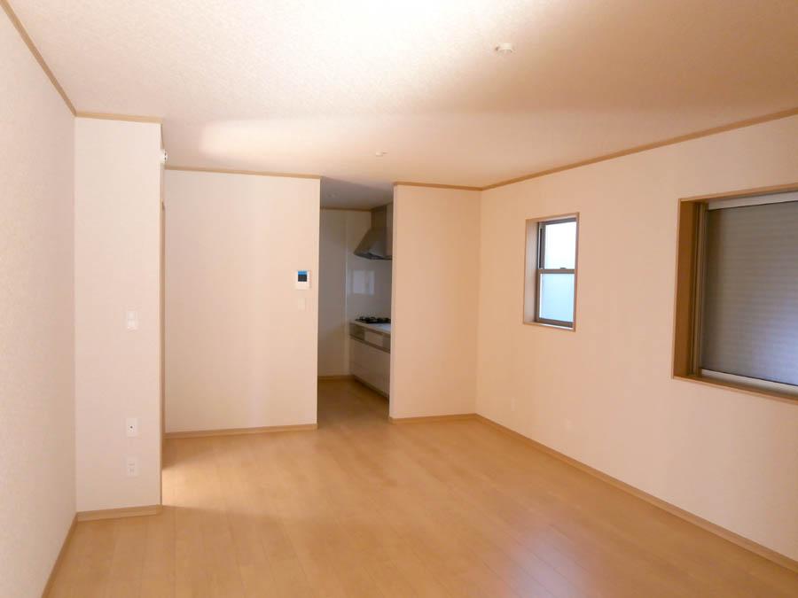 Living. Was building completed. Such as the actual image from per yang, We have to wait all the time so you can see directly. 