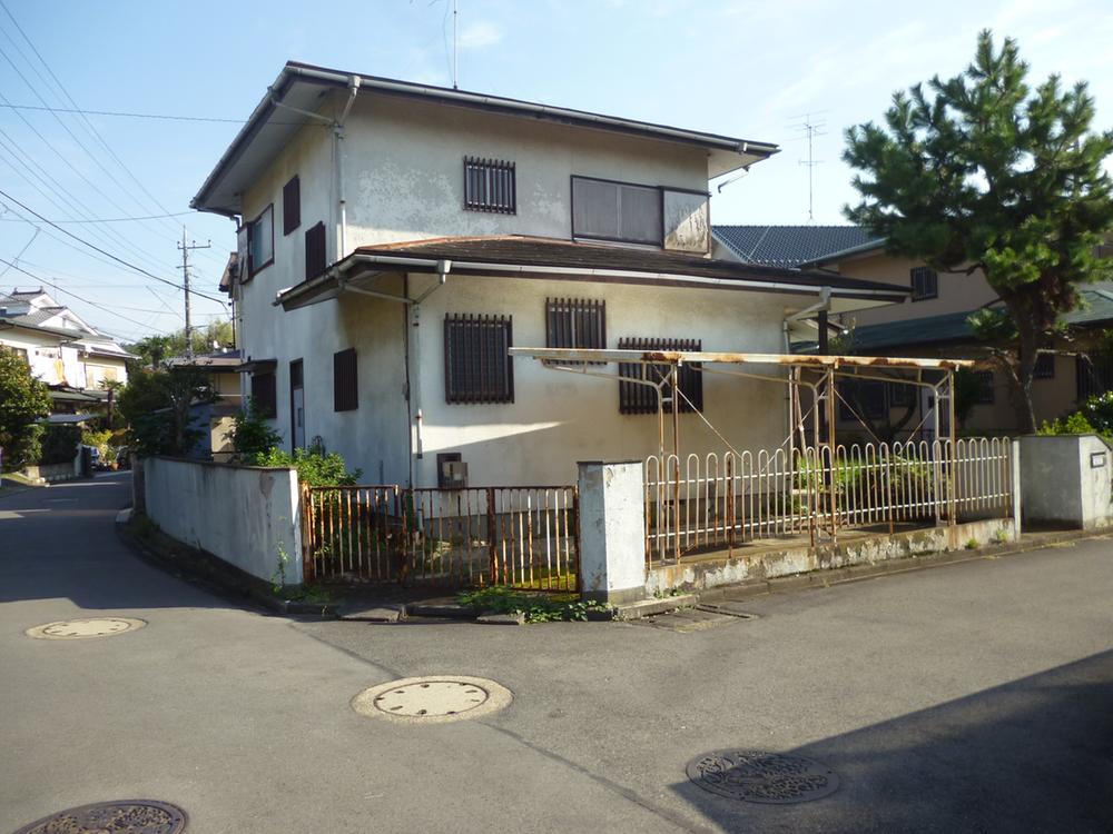 Local photos, including front road. Local (11 May 2013) Shooting