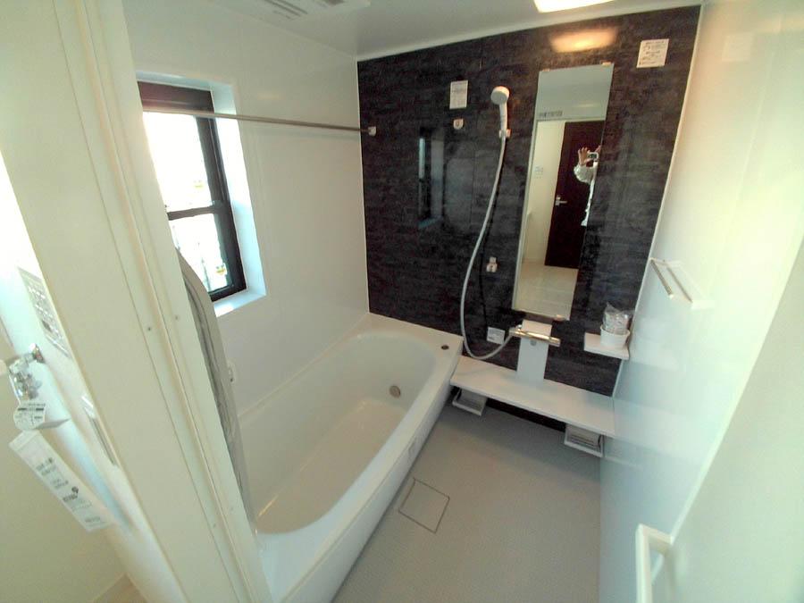 Bathroom. Was building completed. Such as the actual image from per yang, We have to wait all the time so you can see directly.