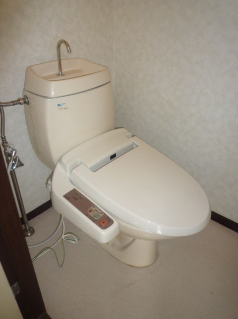 Toilet. Toilet is with the Uosshuretto. 