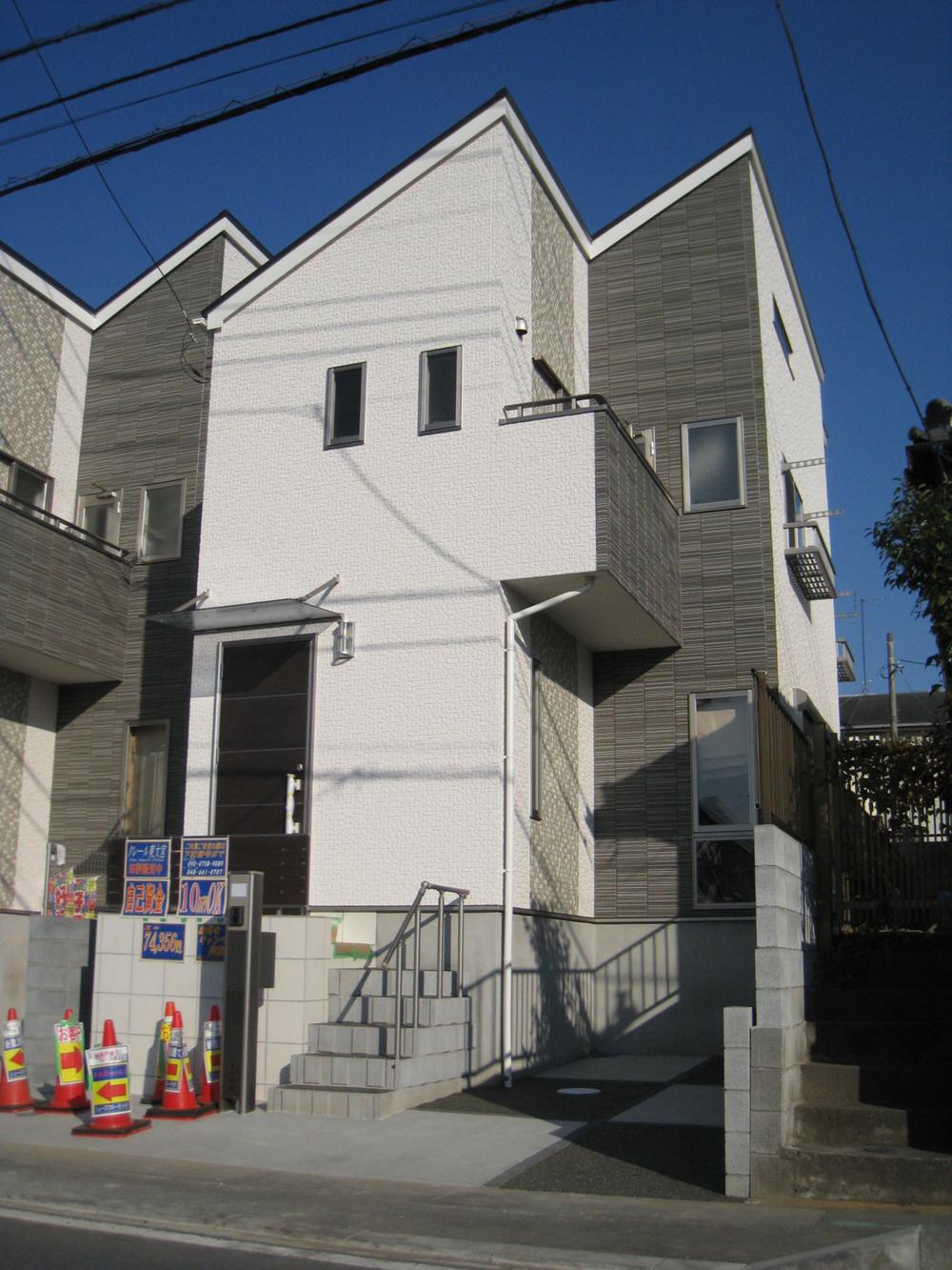 Local appearance photo. Local (12 May 2013) Shooting