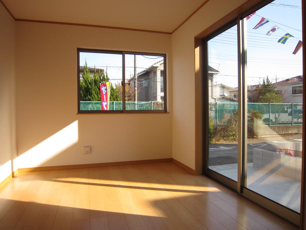 Local photos, including front road. Local (12 May 2013) Shooting