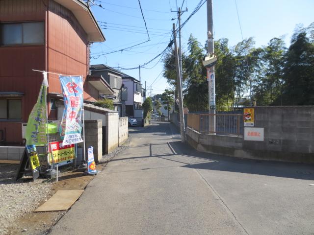 Local photos, including front road. Local (11 May 2013) Shooting