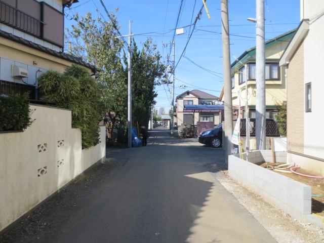 Local photos, including front road. Local (11 May 2013) Shooting