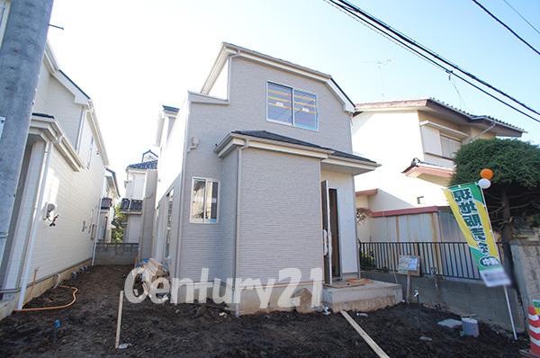 Local appearance photo. 1 Building