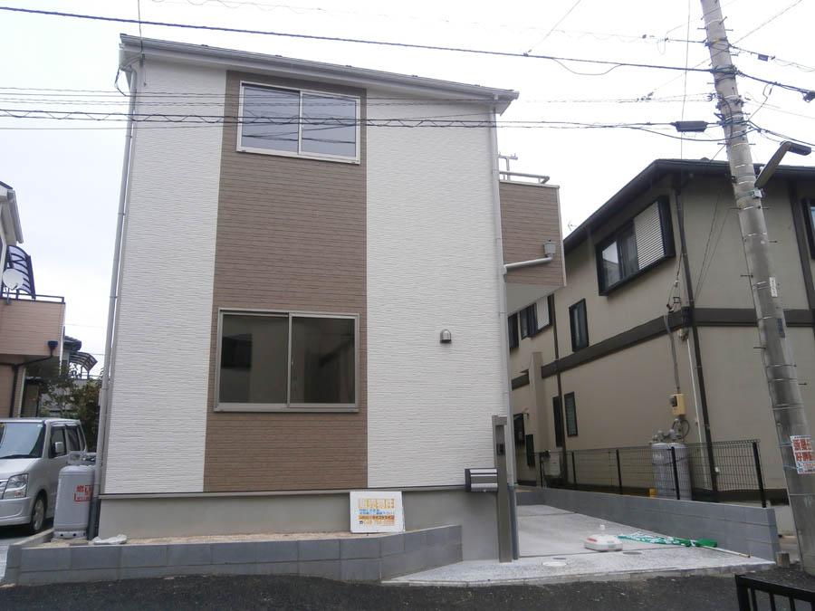 Local photos, including front road. Was building completed. Such as the actual image from per yang, We have to wait all the time so you can see directly. 