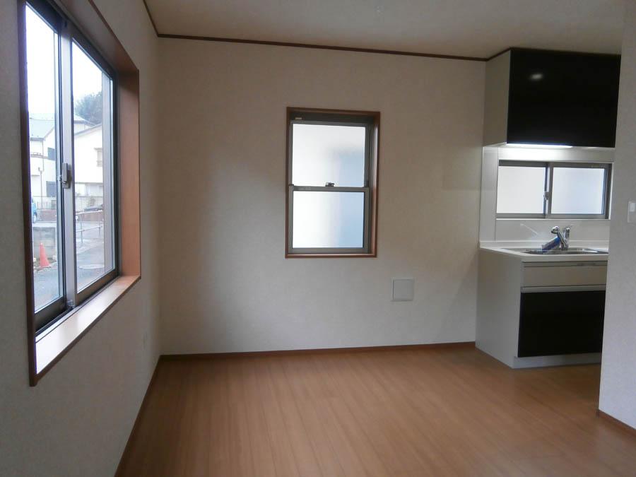 Living. Was building completed. Such as the actual image from per yang, We have to wait all the time so you can see directly. 