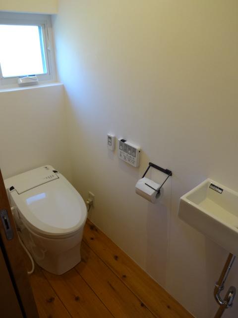 Toilet. Indoor (12 May 2013) Shooting