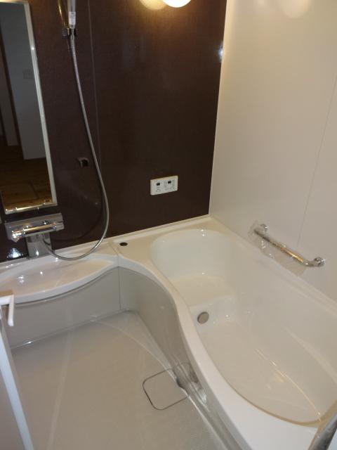 Bathroom. Indoor (12 May 2013) Shooting