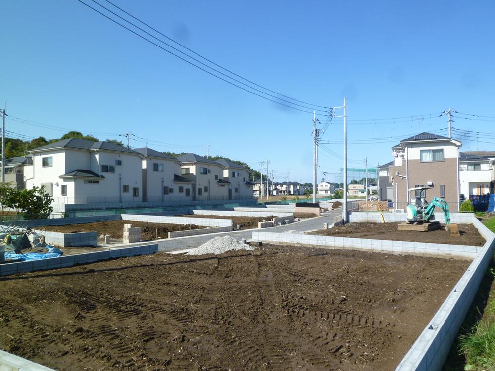 Local photos, including front road. Local (10 May 2013) Shooting