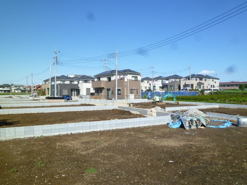 Local photos, including front road. Local (10 May 2013) Shooting