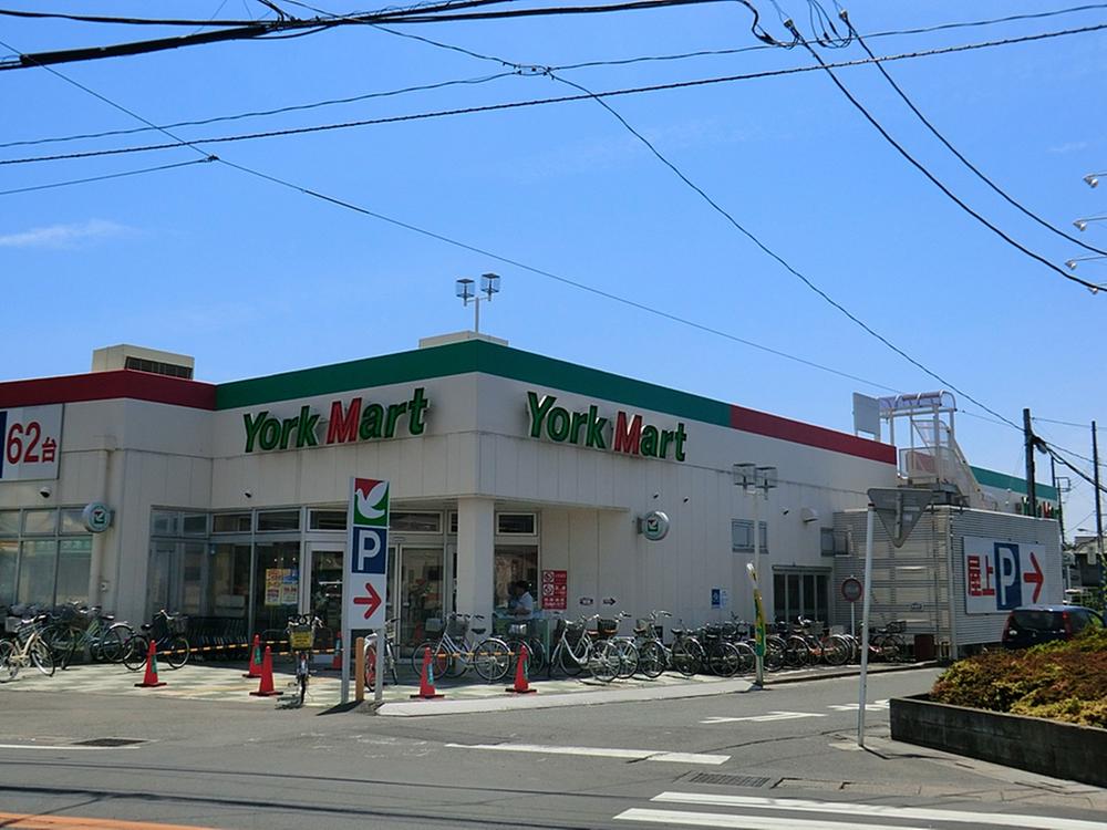 Supermarket. To York Mart 1100m