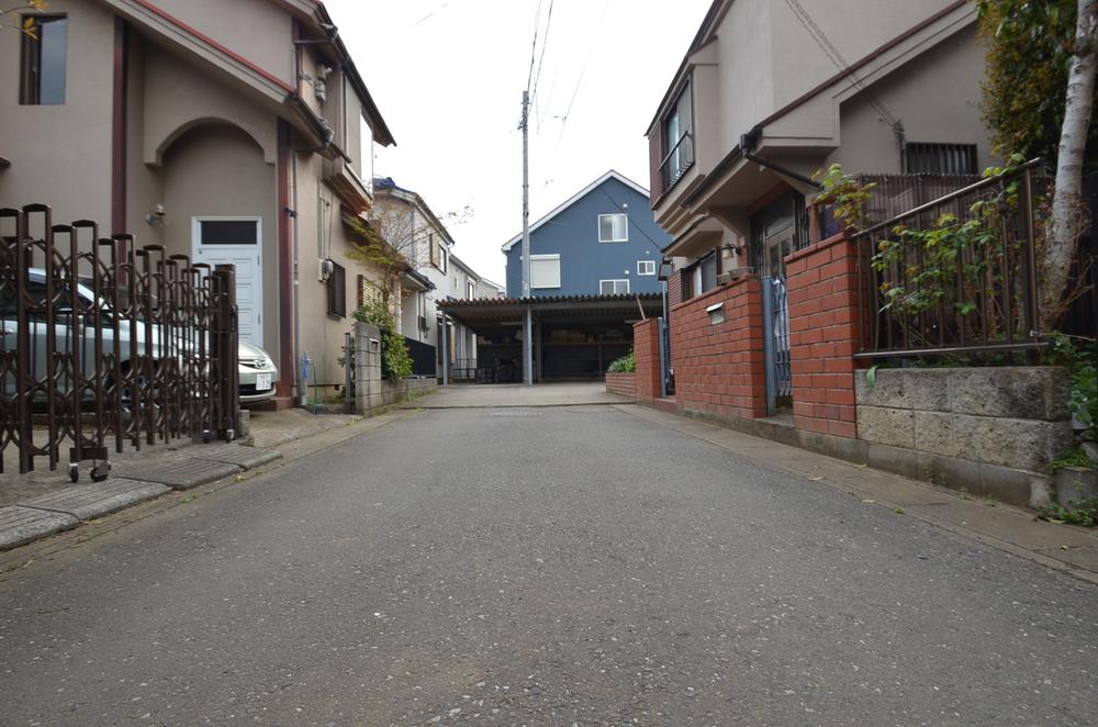 Local photos, including front road. Local (April 2012) shooting