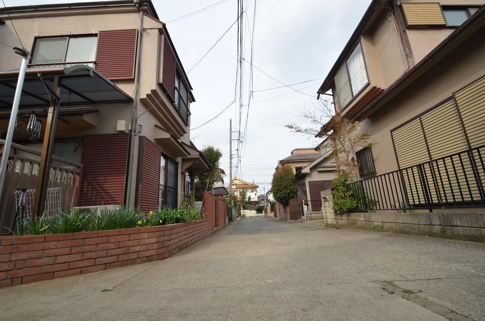 Local photos, including front road. Local (April 2012) shooting