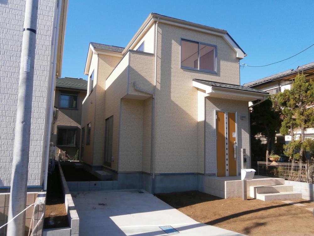 Local photos, including front road. A Building Was building completed. Such as the actual image from per yang, We have to wait all the time so you can see directly. 