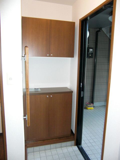 Entrance. Shoebox of spread!