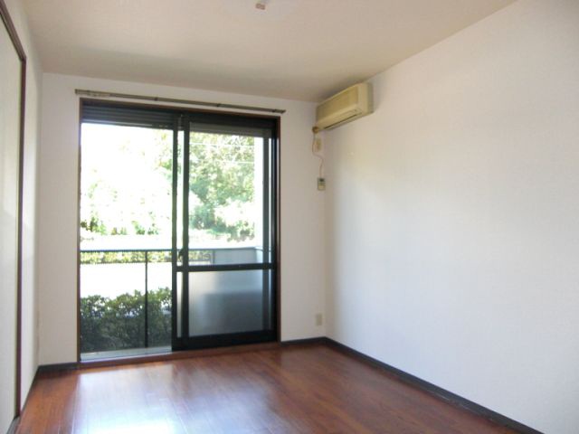 Living and room. Day is good!