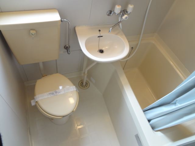 Bath. Effortless unit bus is clean.