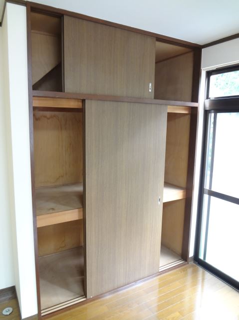 Receipt. Of depth is a big storage.